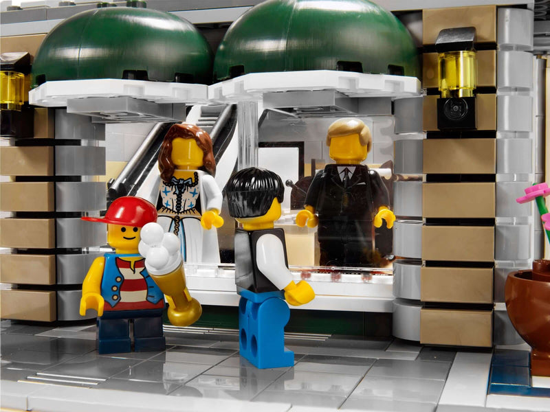 LEGO Creator 10211 Grand Emporium