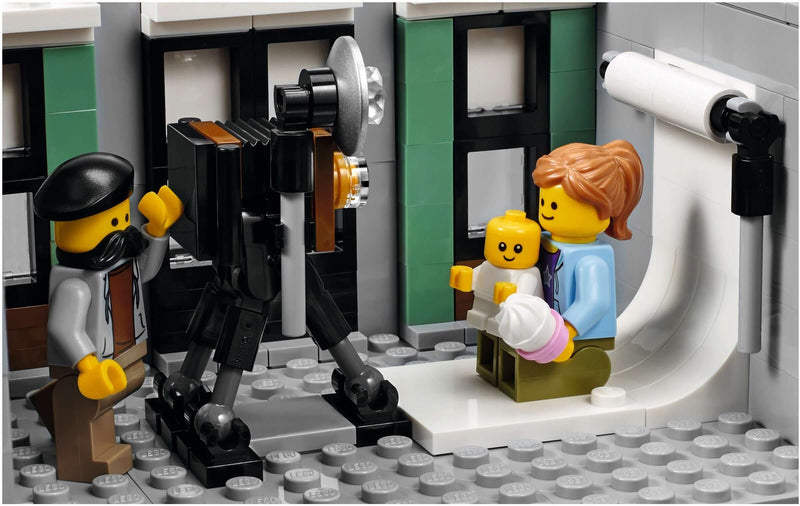 LEGO Creator 10255 Assembly Square