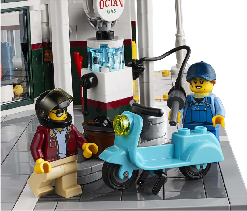 LEGO Creator 10264 Corner Garage