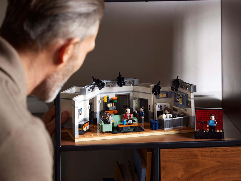 LEGO Ideas 21328 Seinfeld display