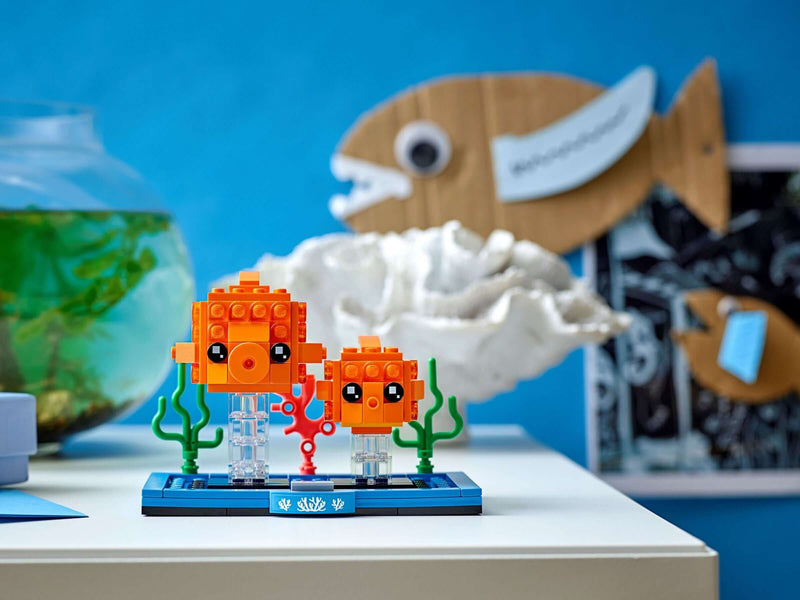 LEGO BrickHeadz 40442 Goldfish display