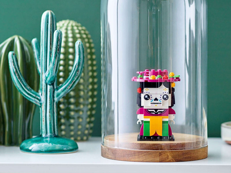 LEGO BrickHeadz 40492 La Catrina display