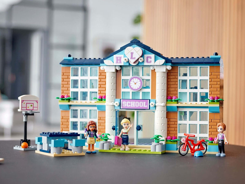 LEGO Friends 41682 Heartlake City School display