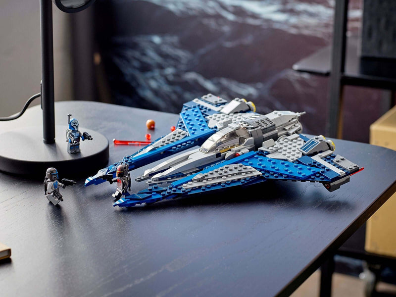 LEGO Star Wars 75316 Mandalorian Starfighter display