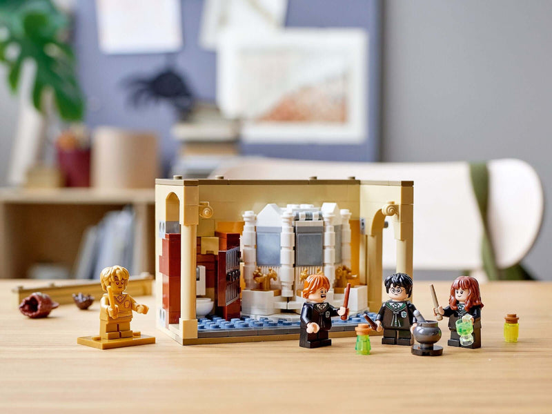 LEGO Harry Potter 76386 Hogwarts: Polyjuice Potion Mistake display