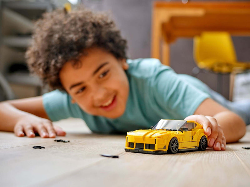 LEGO Speed Champions 76901 Toyota GR Supra play action