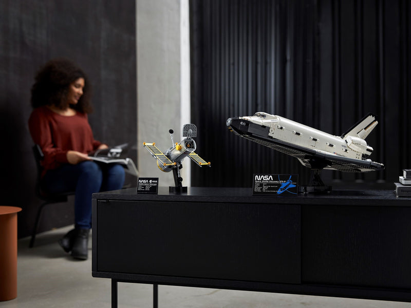 LEGO ICONS 10283 NASA Space Shuttle Discovery