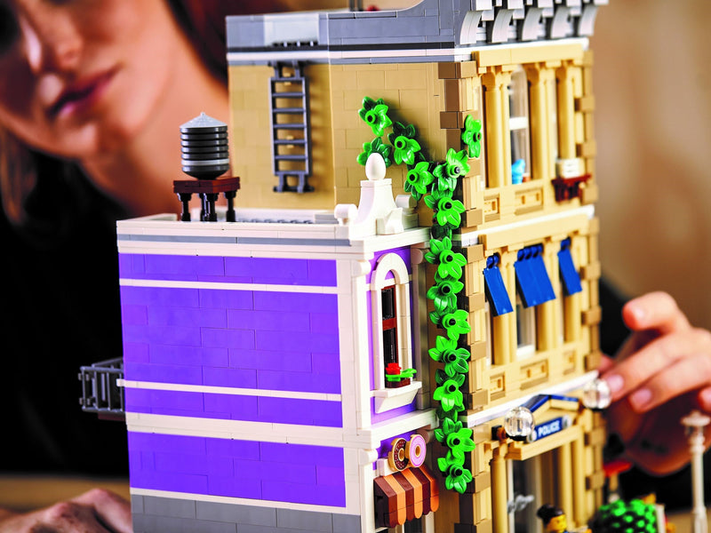 LEGO ICONS 10278 Police Station