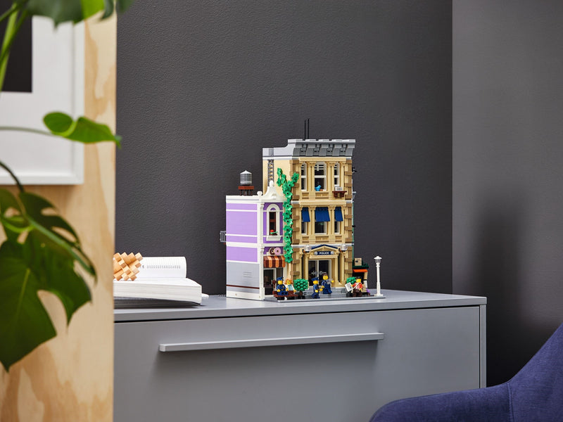 LEGO ICONS 10278 Police Station