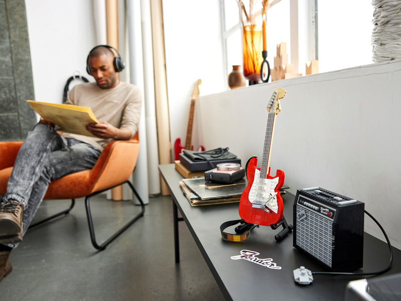 LEGO Ideas 21329 Fender Stratocaster