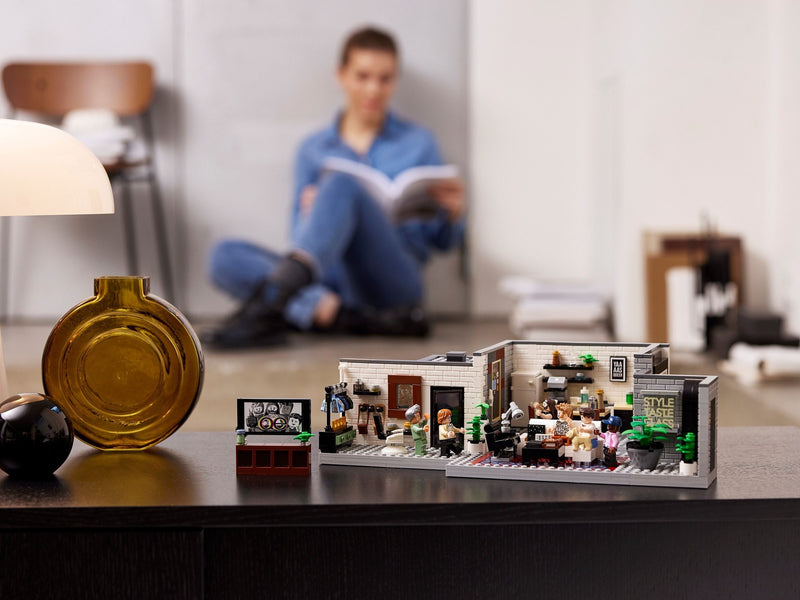 LEGO ICONS 10291 Queer Eye – The Fab 5 Loft