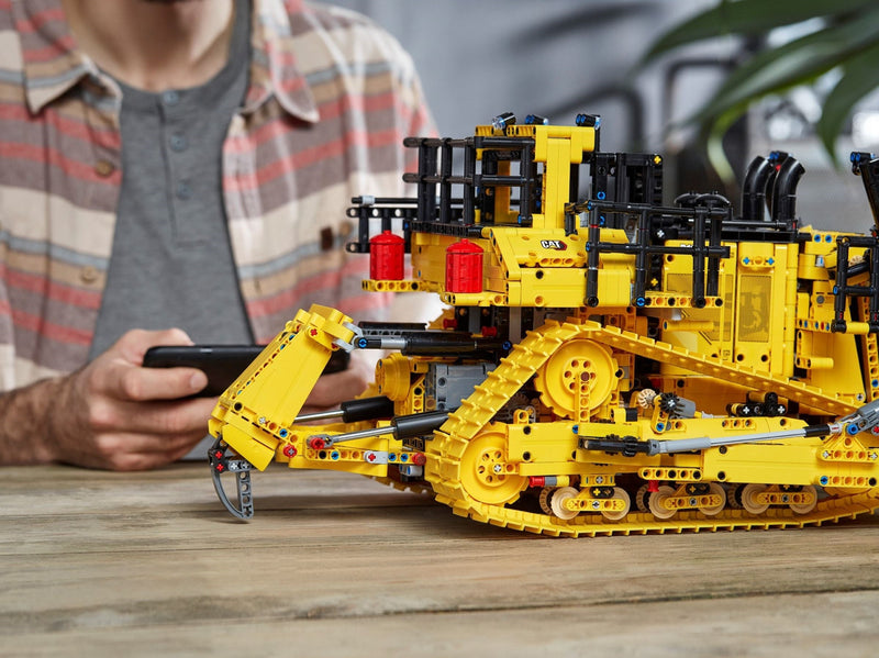 LEGO Technic 42131 Cat D11 Bulldozer