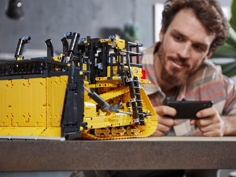 LEGO Technic 42131 Cat D11 Bulldozer