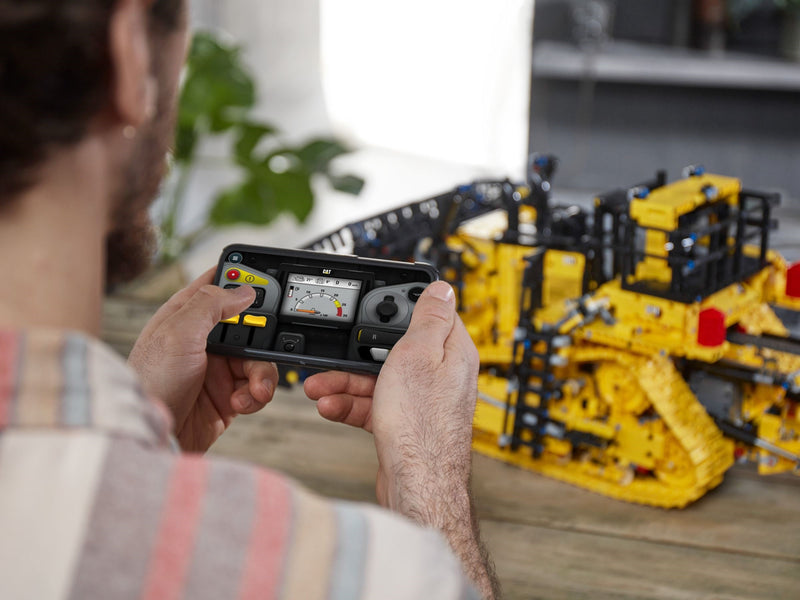 LEGO Technic 42131 Cat D11 Bulldozer