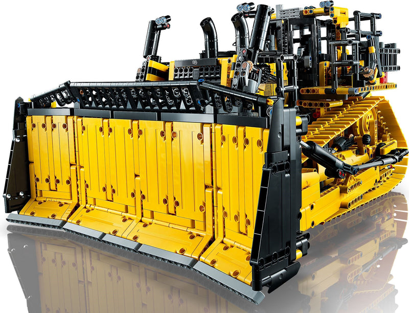 LEGO Technic 42131 Cat D11 Bulldozer