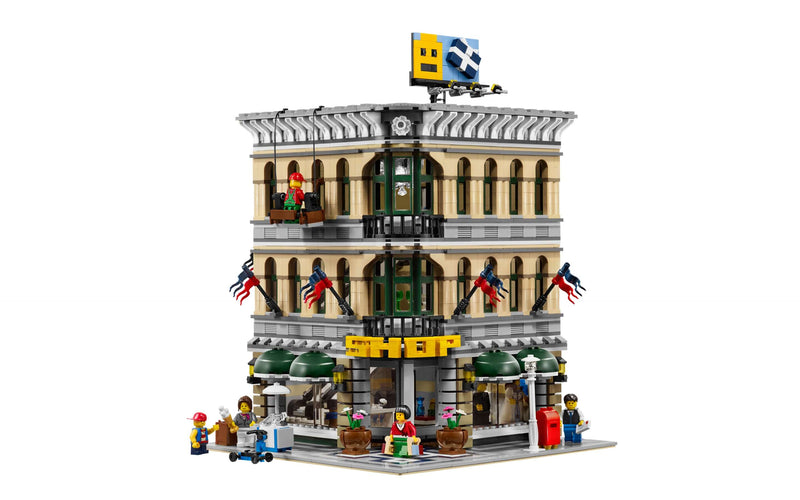 LEGO Creator 10211 Grand Emporium and minifigures