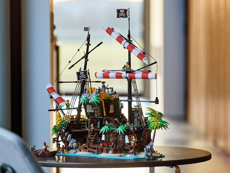 LEGO Ideas 21322 Pirates of Barracuda Bay display