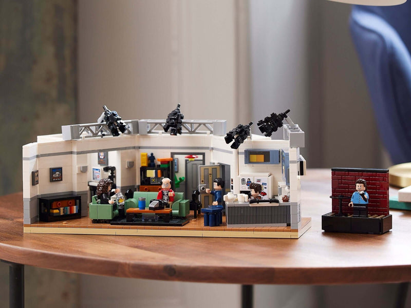 LEGO Ideas 21328 Seinfeld display