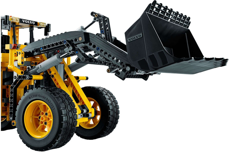 LEGO Technic 42030 Volvo L350F Wheel Loader