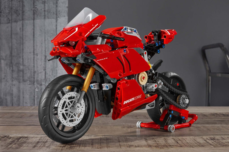 LEGO Technic 42107 Ducati Panigale V4 R