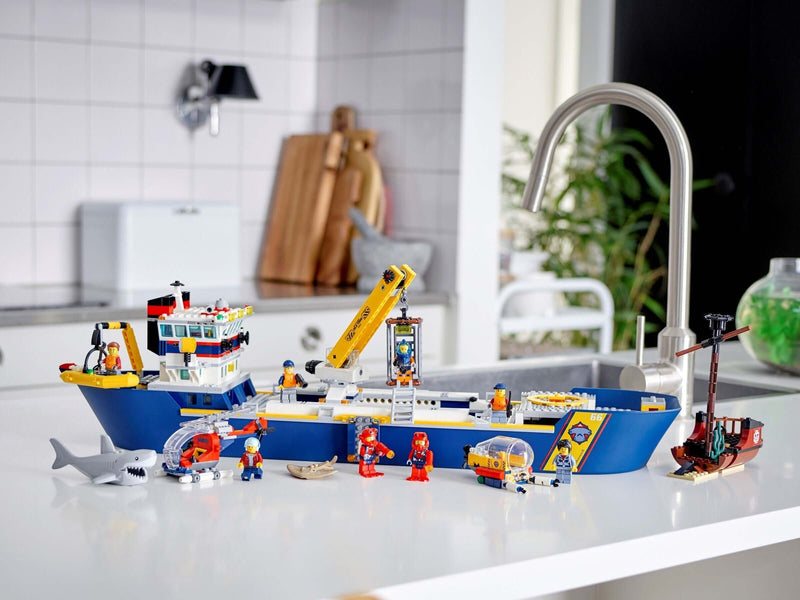 LEGO City 60266 Ocean Exploration Ship floats