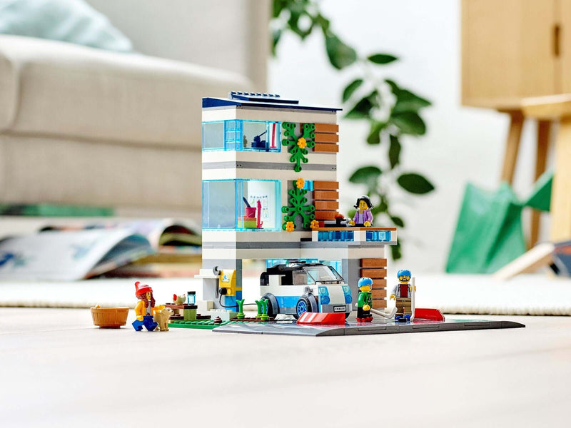 LEGO City 60291 Family House display