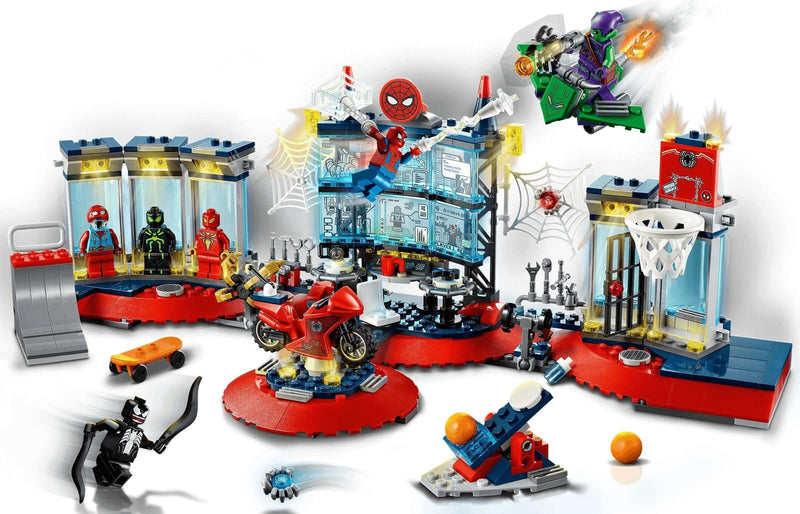 LEGO Marvel 76175 Attack on the Spider Lair action