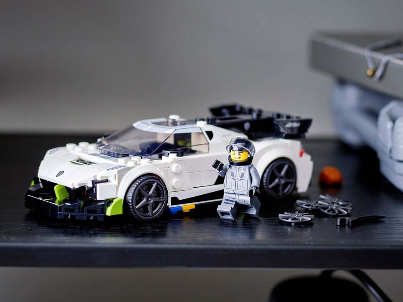 LEGO Speed Champions 76900 Koenigsegg Jesko display