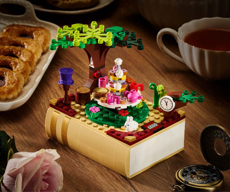 LEGO 6384694 Alice in Wonderland Bricktober 2021