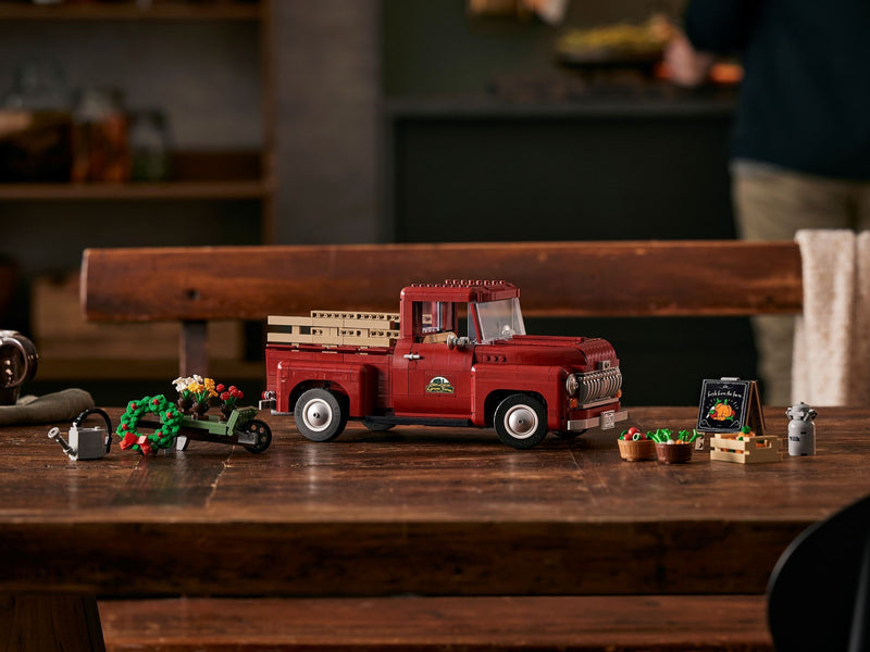 LEGO ICONS 10290 Pickup Truck