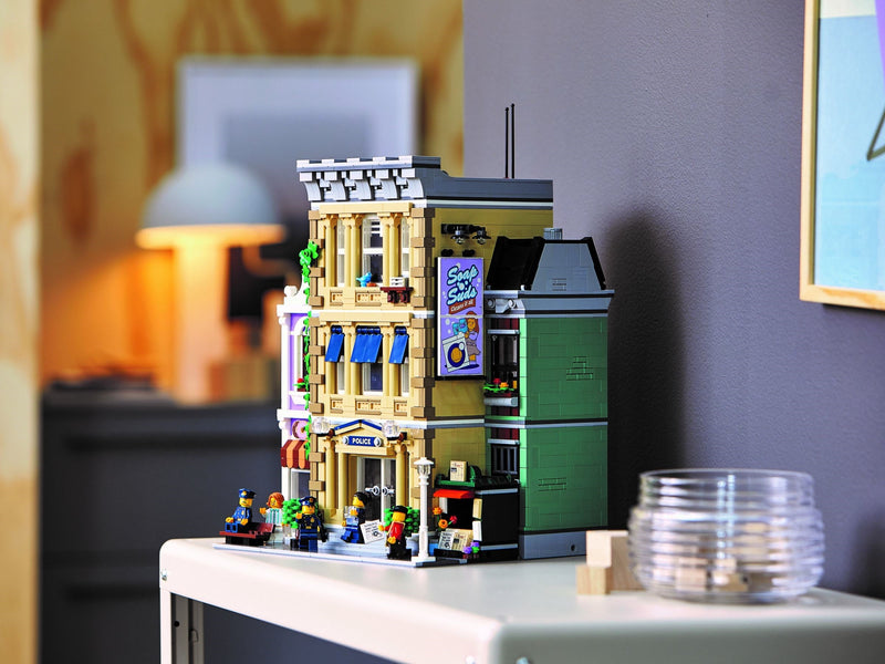 LEGO ICONS 10278 Police Station