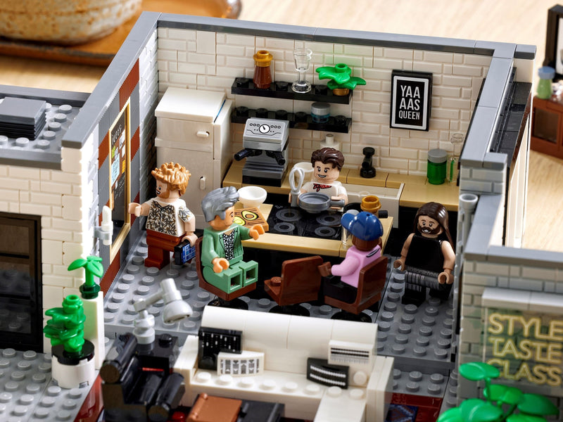 LEGO ICONS 10291 Queer Eye – The Fab 5 Loft